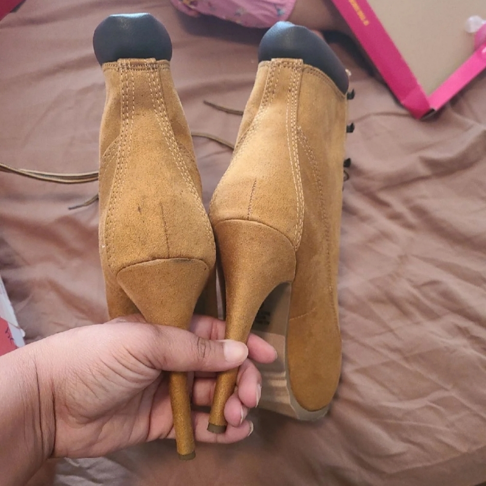 Heels - Picture 2 of 5